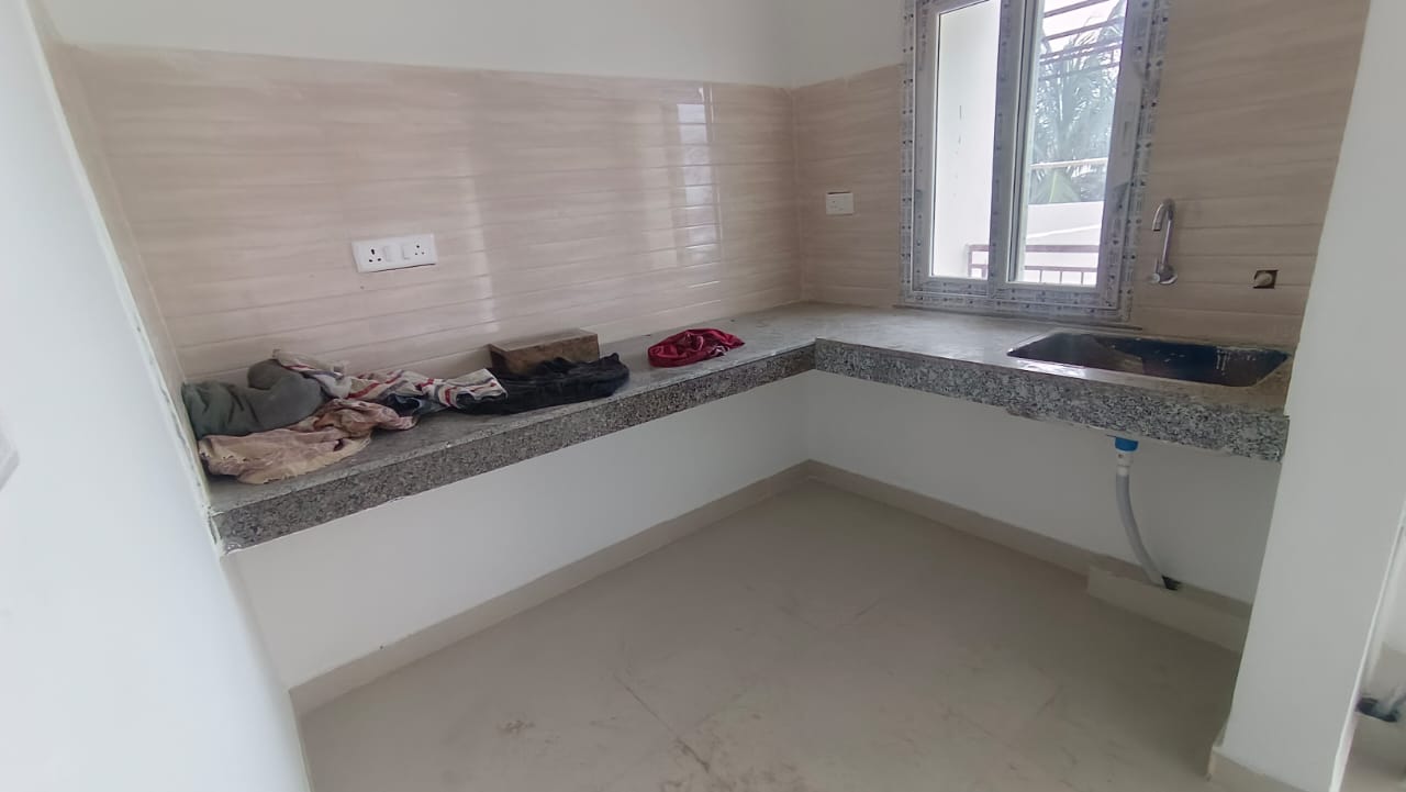 Unfurnished 3bhk in Sixmile for Rent